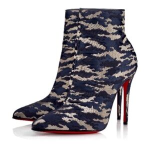 Christian Louboutin So Kate Booty
100 Bavarois
Jacquard Camou loubi RETAIL 1,295